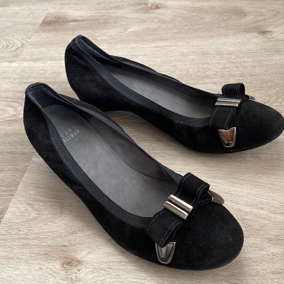 Stuart Weitzman Suede Bow Accent Pumps - Picture 14 of 16